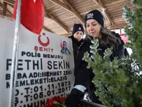 Şehit Fethi Sekin kabri başında anıldı

