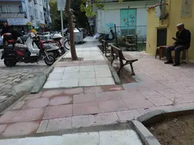Şehzadeler’de tarihi yapının kaldırımları yenilendi
