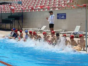 Şehzadeler’de yüzme kursları kapılarını açtı
