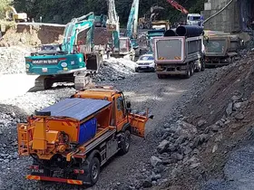 Sel ve heyelanlar nedeniyle 3 gündür kapalı olan Çamlıhemşin-Ayder karayolu ulaşıma açıldı
