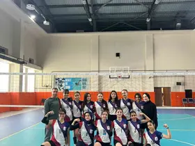 Selahaddin Eyyubi Ortaokulu yarı finallerde
