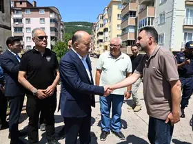 Selden etkilenen Cide’de hasar tespit ve temizlik çalışmaları sürüyor
