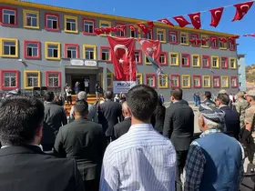Şemdinli’de onarılan okul, öğrencilerine kapılarını açtı
