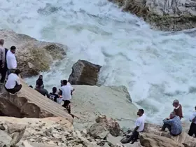 Serinlemek için girdiği Habur Çayı’nda kayboldu
