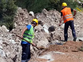 Seydikemer Çatak Mahallesi içme suyu isale hattı yenileniyor
