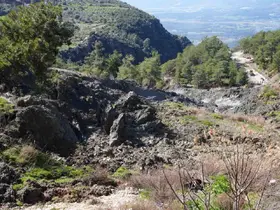 Seydikemer’de heyelan nedeniyle yol kapandı
