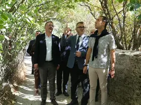 Seydişehir Belediye Başkanı Hasan Ustaoğlu, kolları sıvadı.