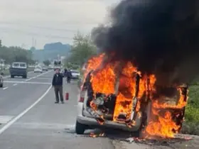 Seyir halindeki araç alevlere teslim oldu
