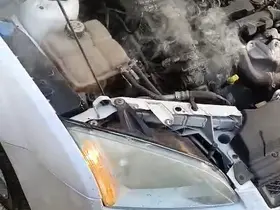Seyir halindeki otomobil alev aldı