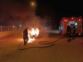 Seyir halindeki otomobil alev topuna döndü
