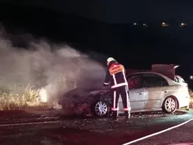 Seyir halindeki otomobil alevlere teslim oldu
