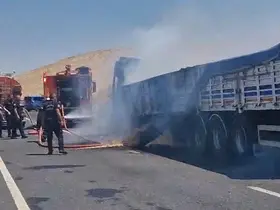 Seyir halindeki tır alev aldı