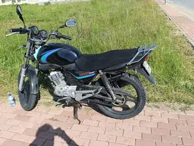 Seyir halindeyken devrilen motosikletin sürücüsü yaralandı
