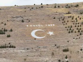 Seyitgazi Avdar bayırındaki dev ay yıldız için bakım ve boyama çalışması
