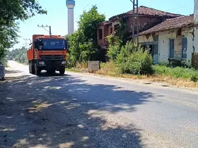 Sıcaklığın 35 dereceyi bulduğu Bilecik’te asfalt eridi
