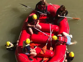 Sıcaktan bunalanlar karasu nehri’nde raftingle serinliyor
