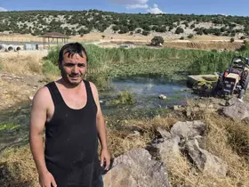 Sıcaktan bunalanlar su kanallarına koştu

