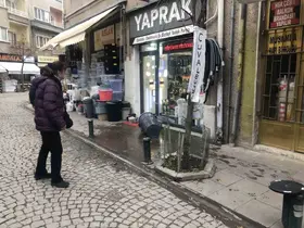 Şiddetli fırtına ortalığı birbirine kattı

