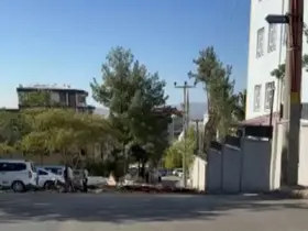 Şiddetli rüzgar okulun çatısını uçurdu
