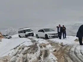 Siirt’te 45 yolu ulaşıma kapandı, yolda kalan bazı araçlar kurtarıldı
