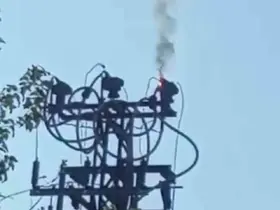 Siirt’te arıza nedeni ile elektrik direğinde yangın çıktı
