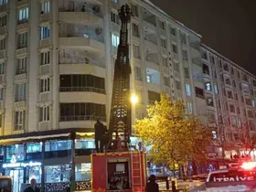 Siirt’te çatılardaki kat kütleleri itfaiye ekipleri tarafından temizlendi
