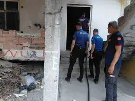 Siirt’te metruk binada yangın
