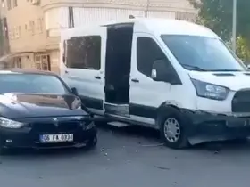 Siirt’te minibüs ile otomobil çarpıştı
