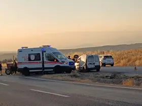 Siirt’te otomobil ile traktör çarpıştı: 2 yaralı

