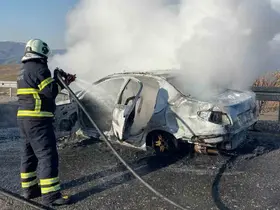 Siirt’te seyir halindeki otomobil alev topuna döndü
