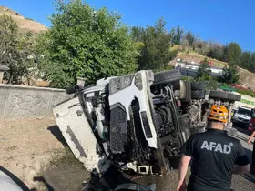 Siirt’te tır ile otomobil çarpıştı: 4 yaralı
