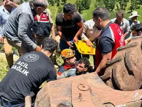 Siirt’te traktörün altında kalan sürücü ağır yaralandı
