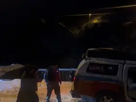 Siirt’te UMKE ekipleri kar ve tipiye rağmen hastalara yetişmeye çalışıyor
