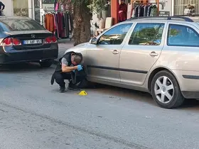 Silahlı kavgada 2 iş yerine kurşunlar isabet etti
