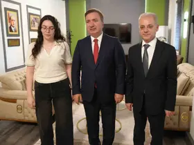 Silahlı saldırıda bacağını kaybetmişti: Şimdi başhekim oldu
