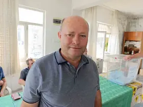 Silahlı saldırıda ölen muhtarın yerine ağabeyi muhtar seçildi
