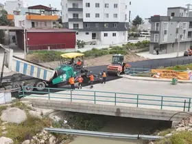 Silifke’de yollar sıcak asfaltla yenilendi
