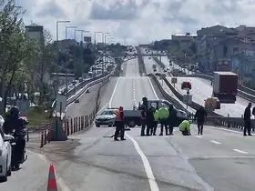Silivri’de yola dökülen vidalar nedeniyle sürücüler zor anlar yaşadı
