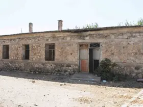 Silopi’de tehlike saçan metruk yapı yıkılıyor
