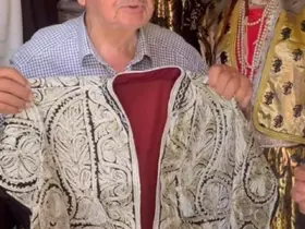 Simli gümüş iplikle işlenen nadide bir giysi ‘Sarka’
