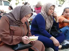 Sınava girmeden dakikalar önce son kez test çözdüler
