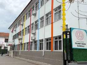 Sınıfın düşen tavan sıvası 3 öğrenciyi yaraladı
