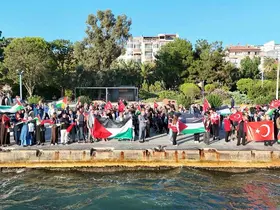 Sinop’ta balıkçılardan Filistin’e destek korteji
