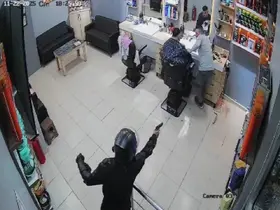 Sinop’ta berber dükkanına silahlı saldırı: O anlar kamerada
