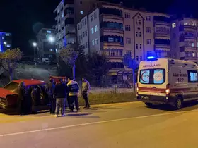 Sinop’ta otomobil ağaca çarptı: 1 yaralı
