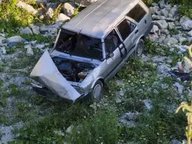 Sinop’ta otomobil şarampole uçtu: 2 yaralı
