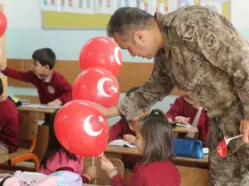 Şırnak Emniyet Müdürü Sazak’tan öğrencilere sürpriz
