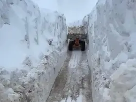 Şırnak’ta karlar arasındaki 2.5 kilometrelik "açık hava tüneli"
