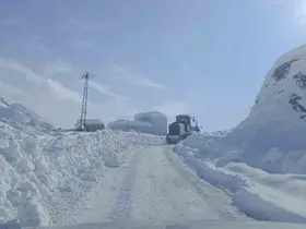 Şırnak’ta karlı yollar tek tek açılıyor
