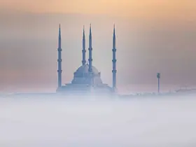 Sis denizinde kaybolan Diyarbakır’da, minareler görsel şölen sundu
